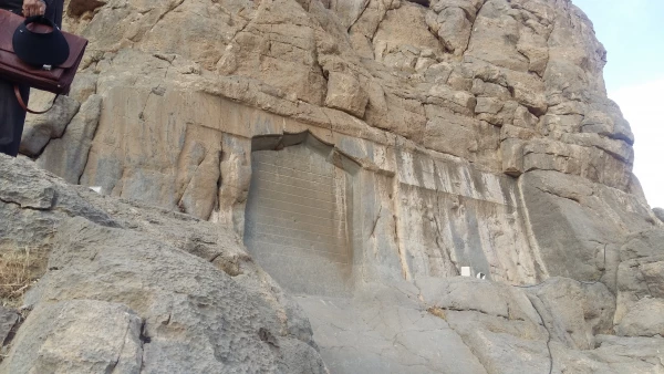 بازدید علمی دانشجویان رشته تاریخ ازاماکن تاریخی کرمانشاه