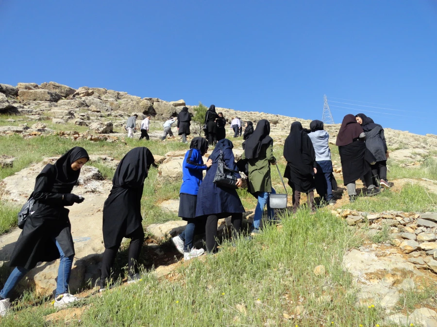 به مناسبت هفته سلامت: شرکت کارکنان و دانشجویان در برنامه کوه پیمایی