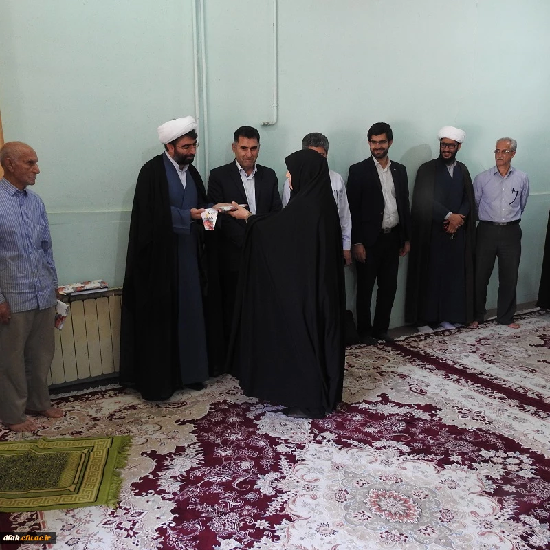 تقدیر از فعالان عرصه نماز پردیس آیت اله کمالوند لرستان