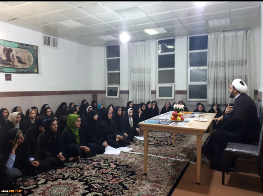 کرسی آزاد اندیشی به موضوع 13 آبان و آمریکا ستیزی