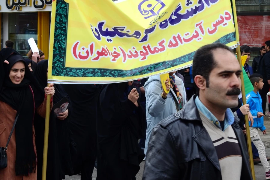 شرکت مسئولین، کارکنان و دانشجویان پردیس آیت اله کمالوند لرستان در راهپیمایی 22 بهمن