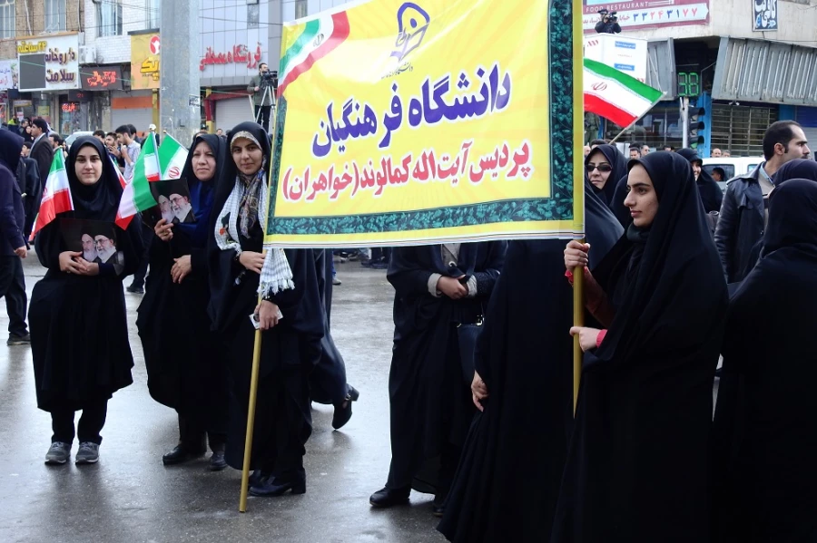 شرکت مسئولین، کارکنان و دانشجویان پردیس آیت اله کمالوند لرستان در راهپیمایی 22 بهمن