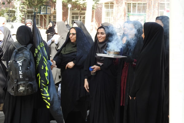 استقبال از زائرین کربلا( گزارش تصویری)