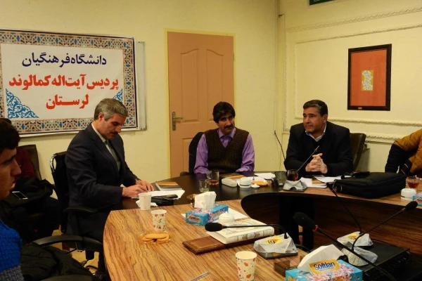 برگزاری جلسه نقد کتاب پنبه، آب و هوا و شتر در ایران دوره اسلامی در پردیس آیت اله کمالوند  