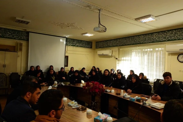 برگزاری جلسه نقد کتاب پنبه، آب و هوا و شتر در ایران دوره اسلامی در پردیس آیت اله کمالوند  