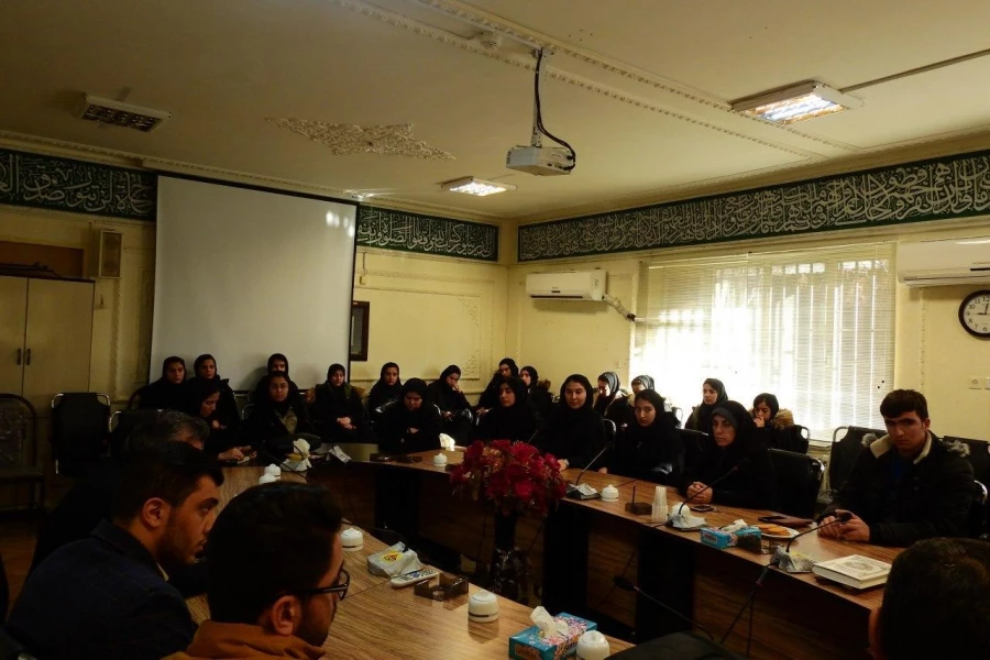 برگزاری جلسه نقد کتاب پنبه، آب و هوا و شتر در ایران دوره اسلامی در پردیس آیت اله کمالوند  