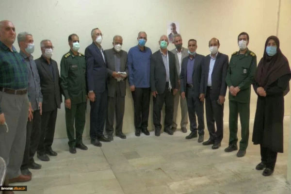 مراسم شب خاطره با حضور رزمندگان دانشجو معلم اعزامی به جبهه های حق علیه باطل در سال 61 برگزار و از کتابی با عنوان حماسه خرمشهر و آن سی دانشجوی لر رونمایی شد 2