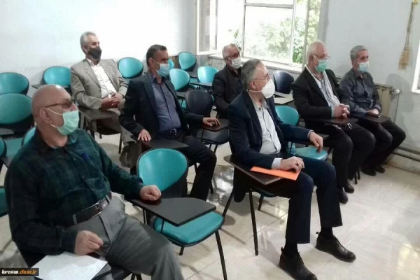 مراسم شب خاطره با حضور رزمندگان دانشجو معلم اعزامی به جبهه های حق علیه باطل در سال 61 برگزار و از کتابی با عنوان حماسه خرمشهر و آن سی دانشجوی لر رونمایی شد 3