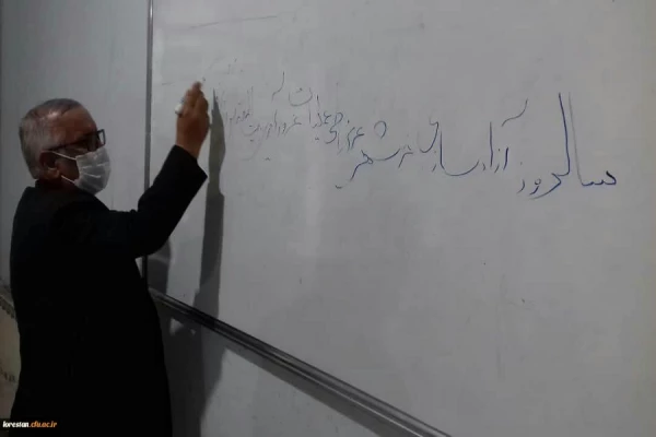 مراسم شب خاطره با حضور رزمندگان دانشجو معلم اعزامی به جبهه های حق علیه باطل در سال 61 برگزار و از کتابی با عنوان حماسه خرمشهر و آن سی دانشجوی لر رونمایی شد 7