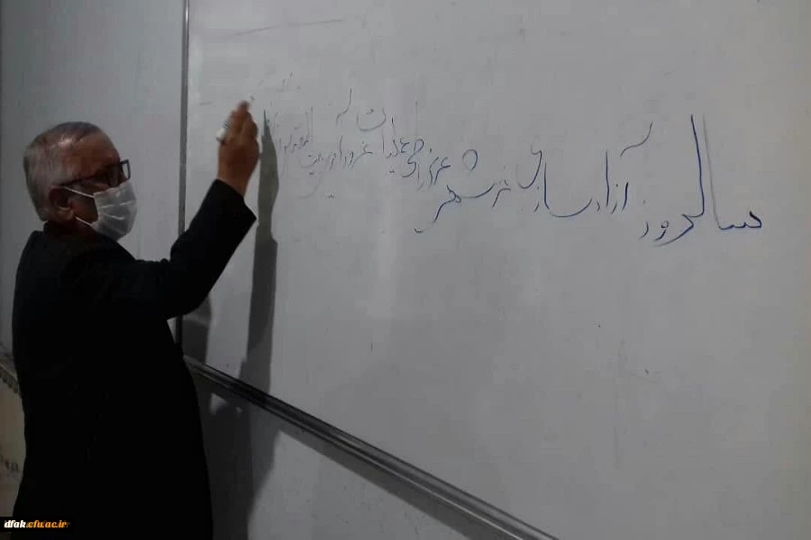 مراسم شب خاطره با حضور رزمندگان دانشجو معلم اعزامی به جبهه های حق علیه باطل در سال 61 برگزار و از کتابی با عنوان حماسه خرمشهر و آن سی دانشجوی لر رونمایی شد 2