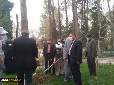 کاشت نهال مثمر به  یاد و نام شهدای دانشجو معلم وتجلیل از  همکاران خانواده  معظم شهدا شاغل در پردیس آیت الله کمالوند.  مورخه ۱۴۰۰/۱۲/۱۸ به روایت تصویر