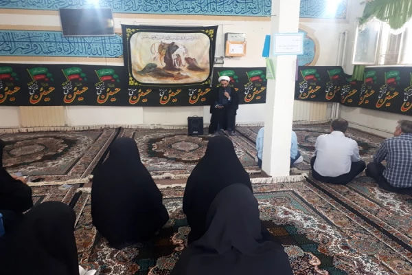 برگزاری مراسم سوگواری و قرائت زیارت عاشورا 
 2