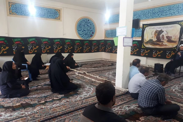 برگزاری مراسم سوگواری و قرائت زیارت عاشورا 
 2