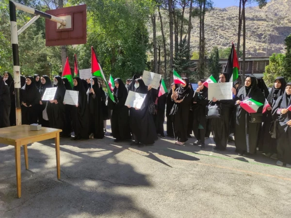 تجمع اعتراضی دانشجویان و همکاران  ایت الله کمالوند  در قتل عام زنان و کودکان فلسطینی 2