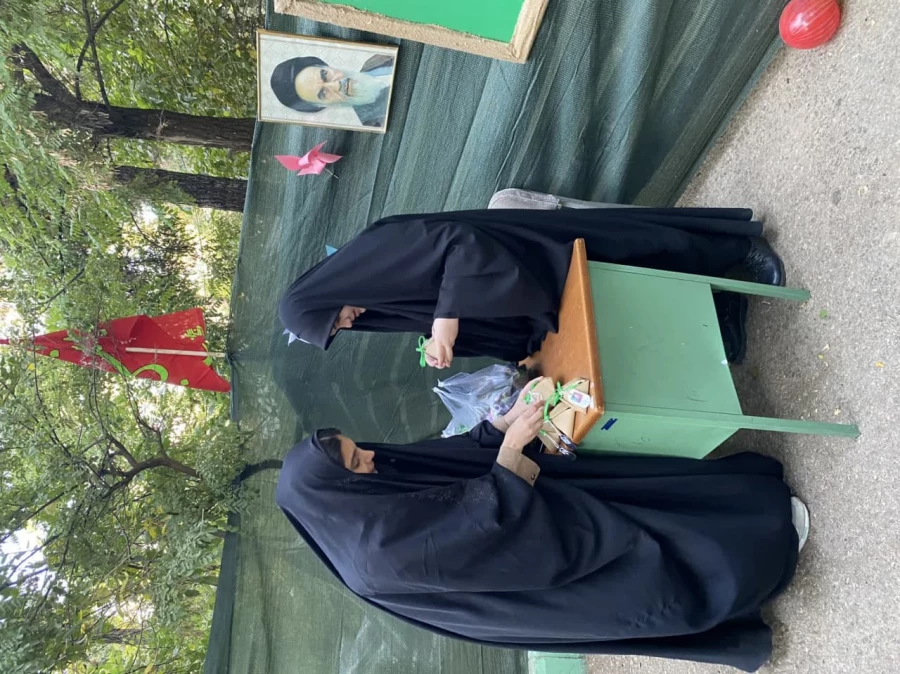 برپایی غرفه در اجلاسیه ی شهدای دانش اموز به همت بسیج دانشجویی دانشگاه   فرهنگیان پردیس آیت الله کمالوند 2