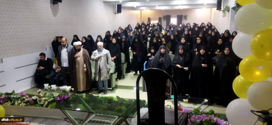 به مناسبت میلاد صاحب الزمان ( عج ) مراسم جشن و مولودی خوانی با حضور دانشجو معلمان ، در سالن اجتماعات دانشگاه برگزار گردیدد  5