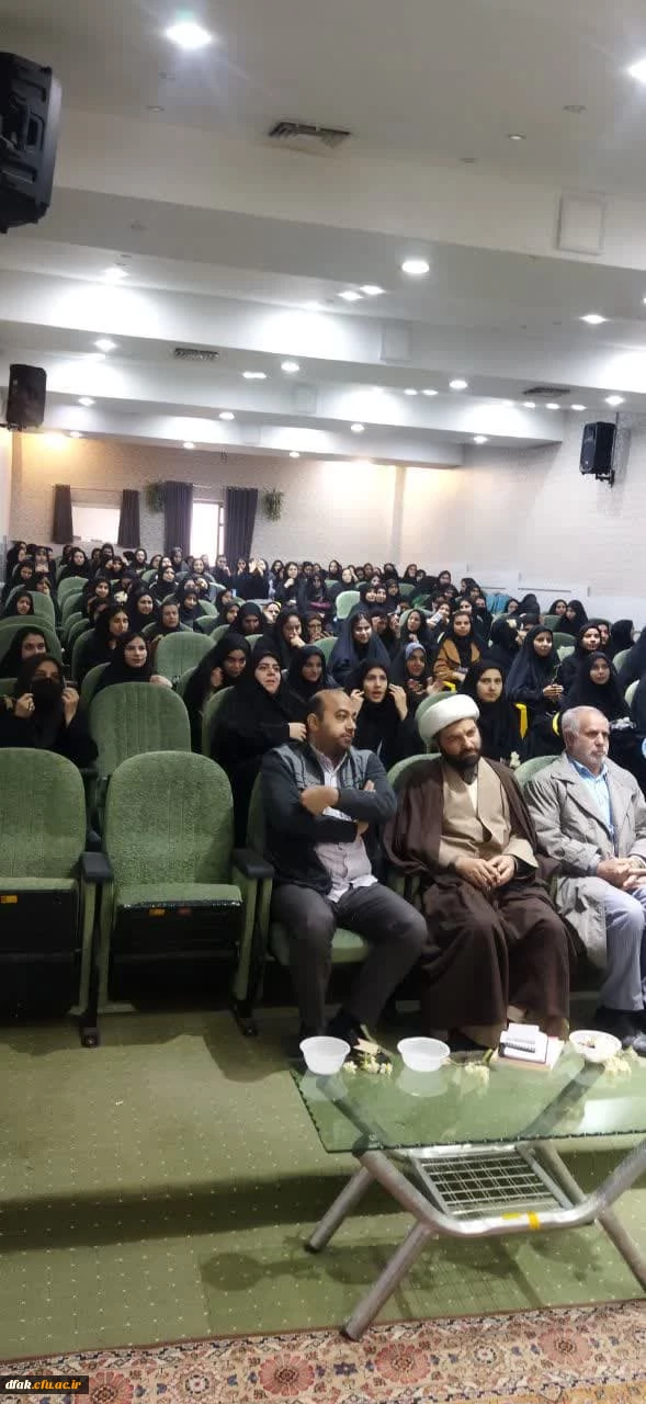 به مناسبت میلاد صاحب الزمان ( عج ) مراسم جشن و مولودی خوانی با حضور دانشجو معلمان ، در سالن اجتماعات دانشگاه برگزار گردیدد  6