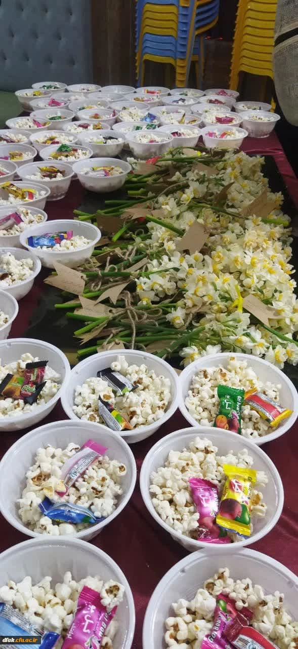 به مناسبت میلاد صاحب الزمان ( عج ) مراسم جشن و مولودی خوانی با حضور دانشجو معلمان ، در سالن اجتماعات دانشگاه برگزار گردیدد  7