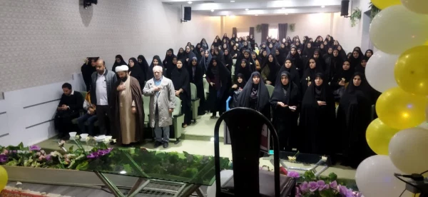 به مناسبت میلاد صاحب الزمان ( عج ) مراسم جشن و مولودی خوانی با حضور دانشجو معلمان ، در سالن اجتماعات دانشگاه برگزار گردیدد  4