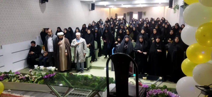 به مناسبت میلاد صاحب الزمان ( عج ) مراسم جشن و مولودی خوانی با حضور دانشجو معلمان ، در سالن اجتماعات دانشگاه برگزار گردیدد  4