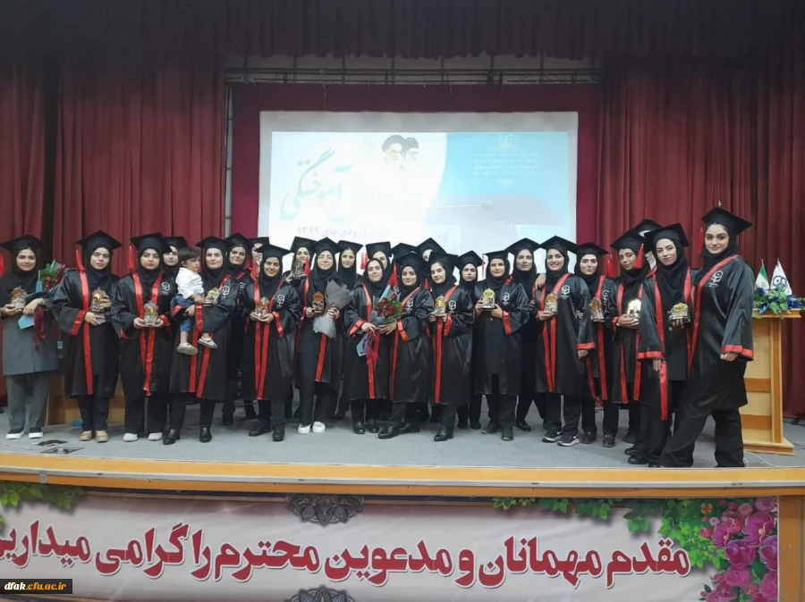 روز دوشنبه ۲۶ شهریور ماه دانش آموختگان پردیس آیت الله کمالوند با قرائت سوگند نامه به درجه معلمی نائل آمدند 3