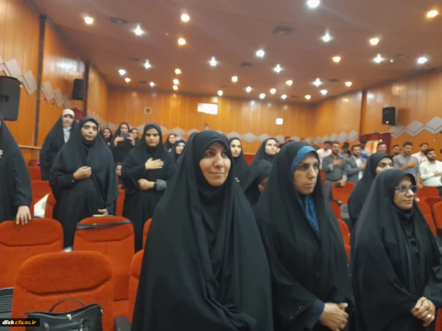 روز دوشنبه ۲۶ شهریور ماه دانش آموختگان پردیس آیت الله کمالوند با قرائت سوگند نامه به درجه معلمی نائل آمدند 4