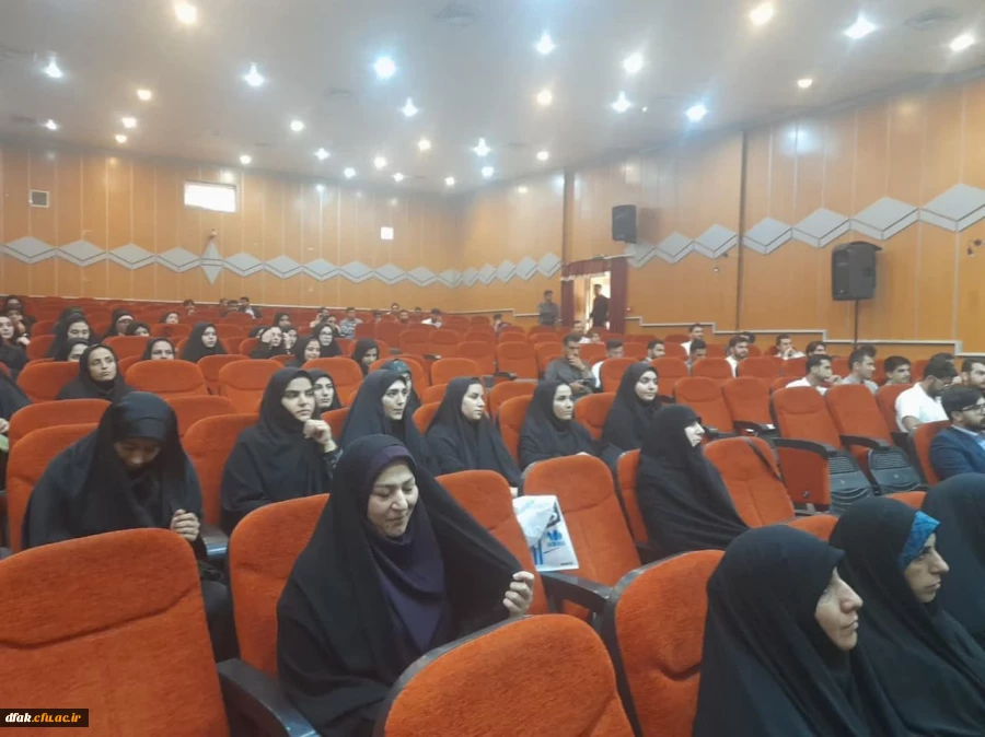 روز دوشنبه ۲۶ شهریور ماه دانش آموختگان پردیس آیت الله کمالوند با قرائت سوگند نامه به درجه معلمی نائل آمدند 5